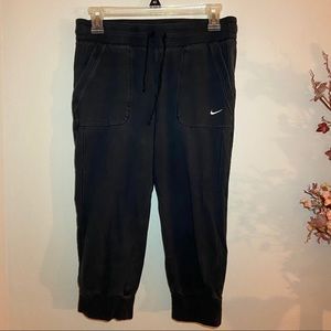 Black Nike Capri with front pockets size medium